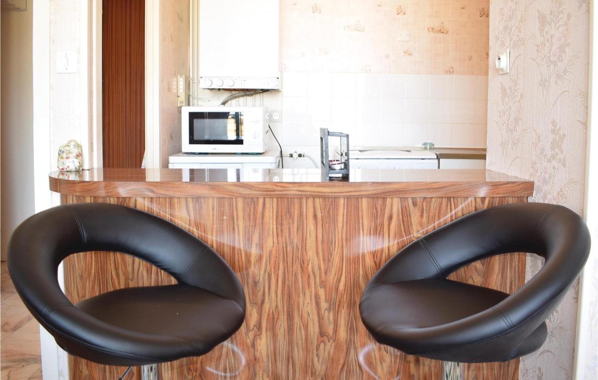1 Bedroom Nice Apartment In Grandcamp Maisy Luaran gambar