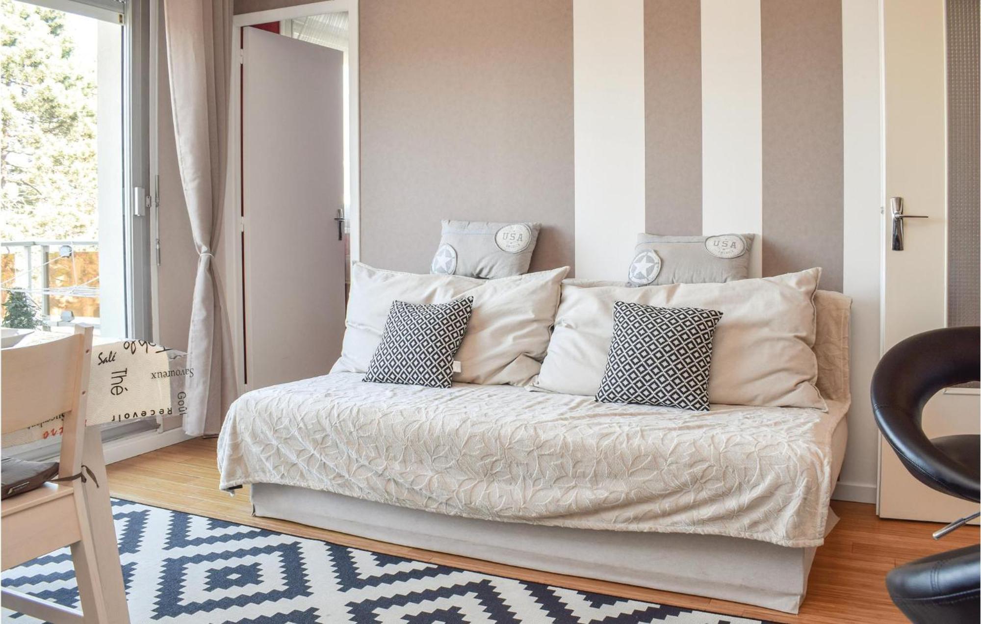 1 Bedroom Nice Apartment In Grandcamp Maisy Luaran gambar